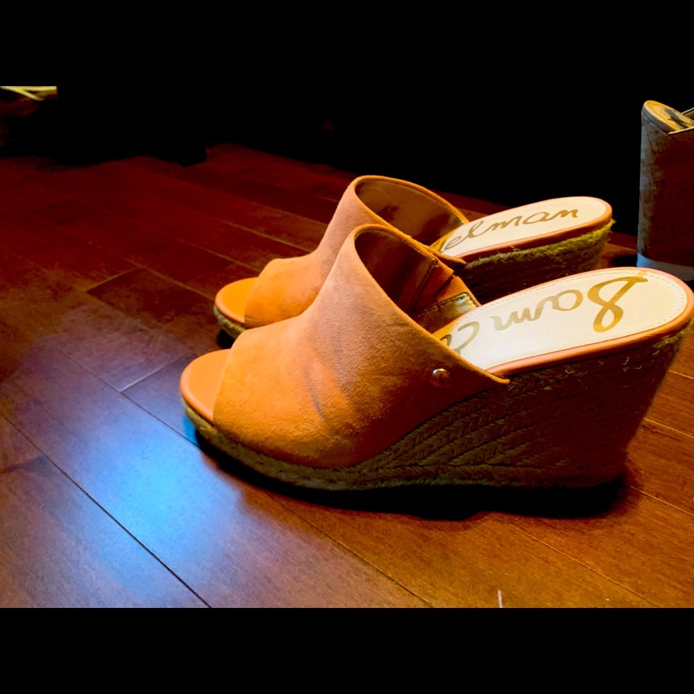 Suede pink shoes.